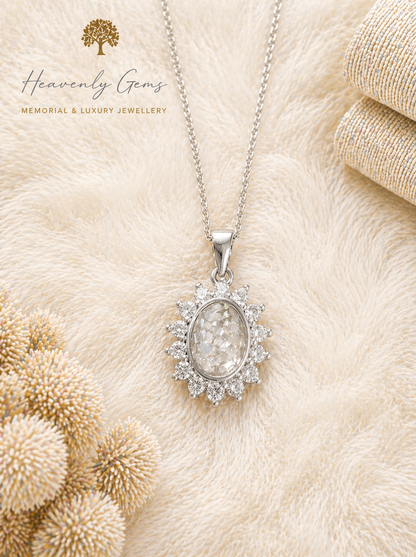 Tessrica Oval Necklace