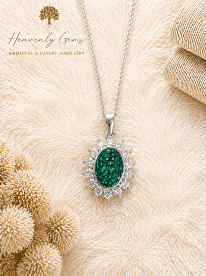 Tessrica Oval Necklace