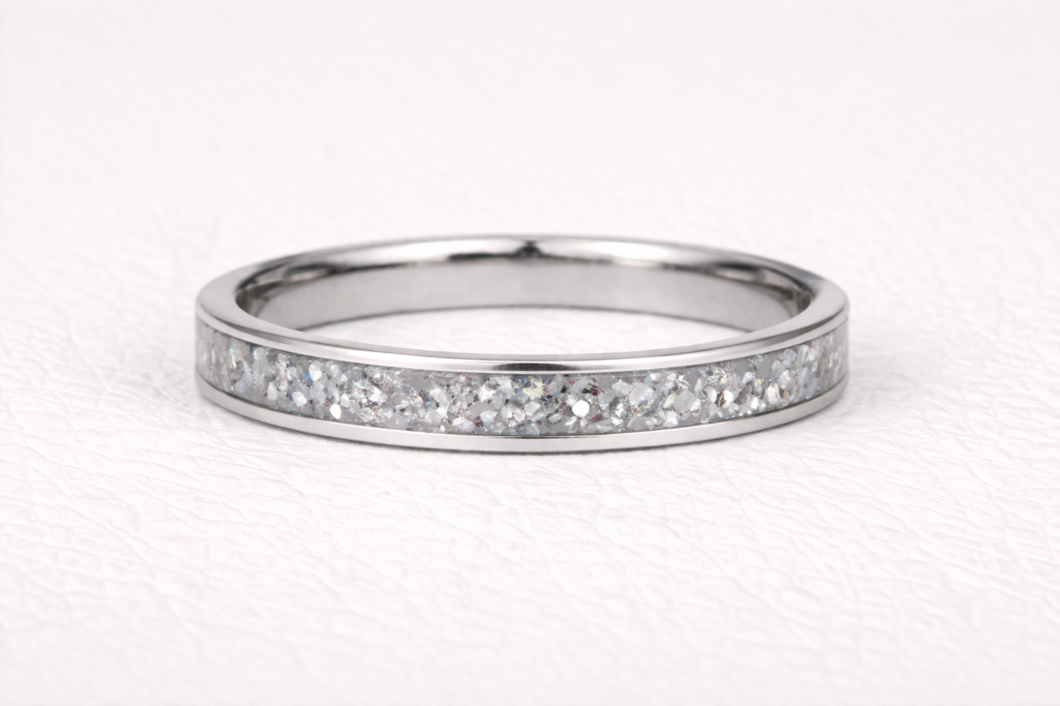 Silver ring with sparkling glitter inlay design